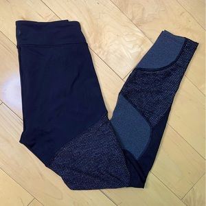 Lululemon size 4 metallic mesh mid rise ankle legging + media pocket